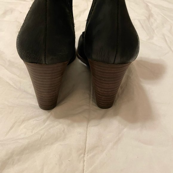 Lucky Brand Yenata Black Leather Zip High Wedge Heel Ankle Boots Womens Size 7.5 - Picture 4 of 7